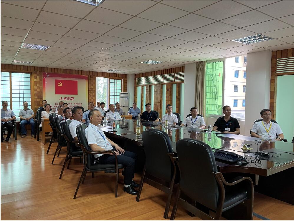 服务管理三支部观看建党100周年庆祝大会直播