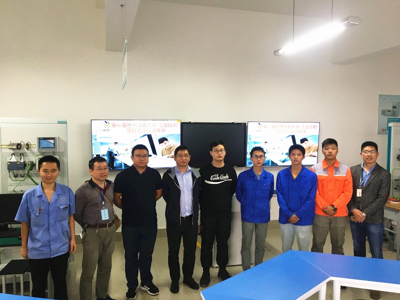 我院机电工程系选手在第46届世赛工业控制项目四川选拔赛中获得佳绩