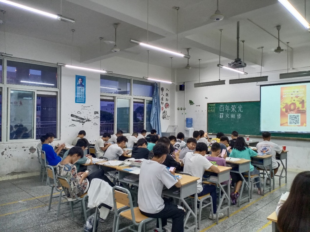 机电工程系开展庆祝建党100周年暨第72个国庆节答题活动