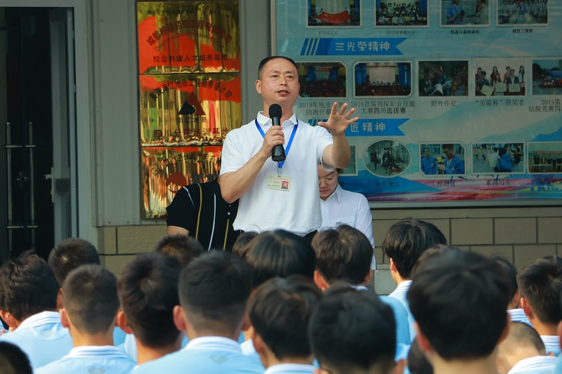建筑与地质工程系举行2024级新生入学教育启动会