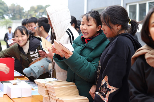 1543745236483757.jpg 现场答题_副本.jpg