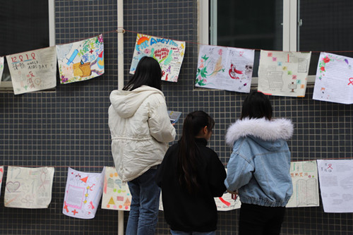 1543745252821340.jpg 手抄报展出_副本.jpg