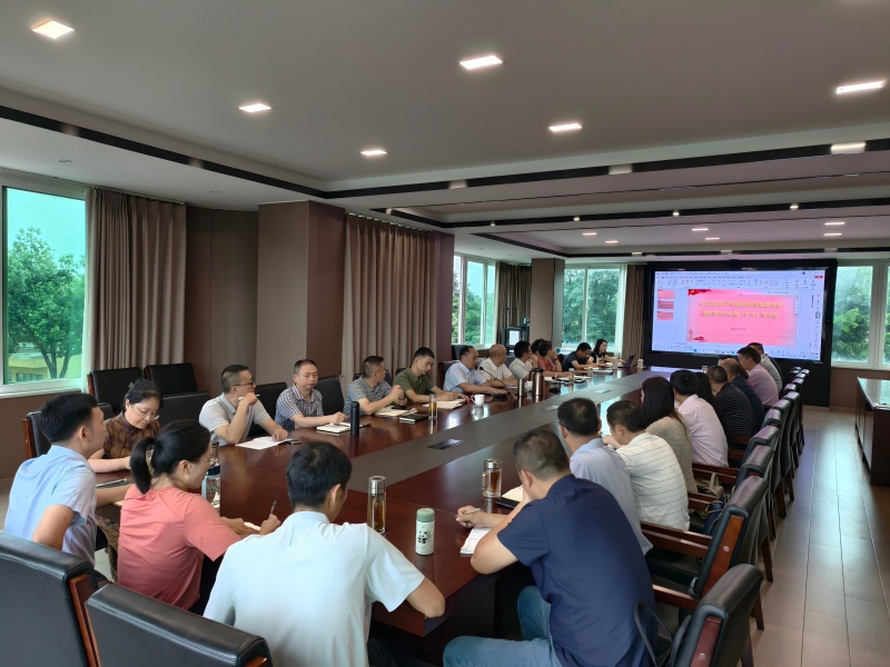 技师学院召开党委理论学习中心组（扩大）学习会