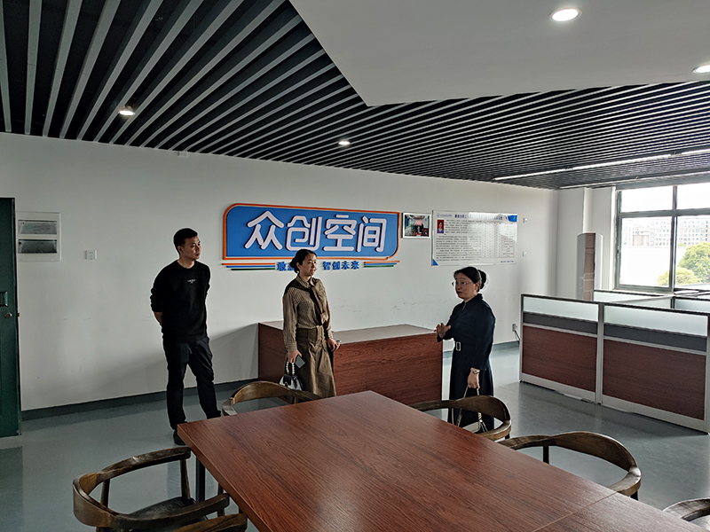 校企地交流谋发展 合作帮扶暖人心