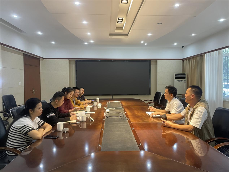 送政策 搭平台 促就业
