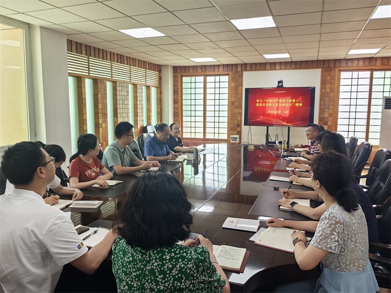 服务管理第二党支部开展省委十二届五次全会精神学习宣讲活动暨主题党课