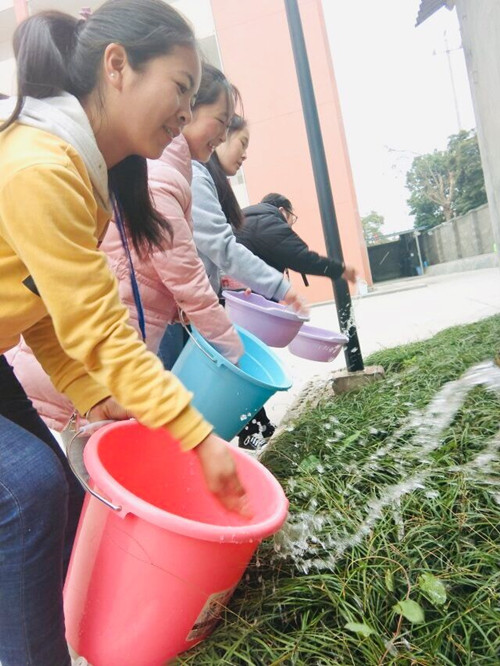 弘扬雷锋精神，争做美德标兵