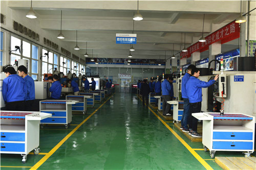 1554884118327558.jpg 图3 数控实训场地.jpg