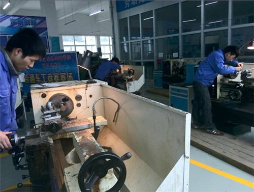 第八届知识技能节普通车工决赛圆满结束