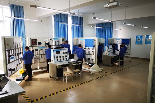 1554883919397364.jpg 图22 智能楼宇(物联网)实训室.jpg