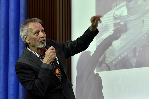 德国IB科隆职教中心Kraft老师受邀在我院学术报告厅开展专题讲座