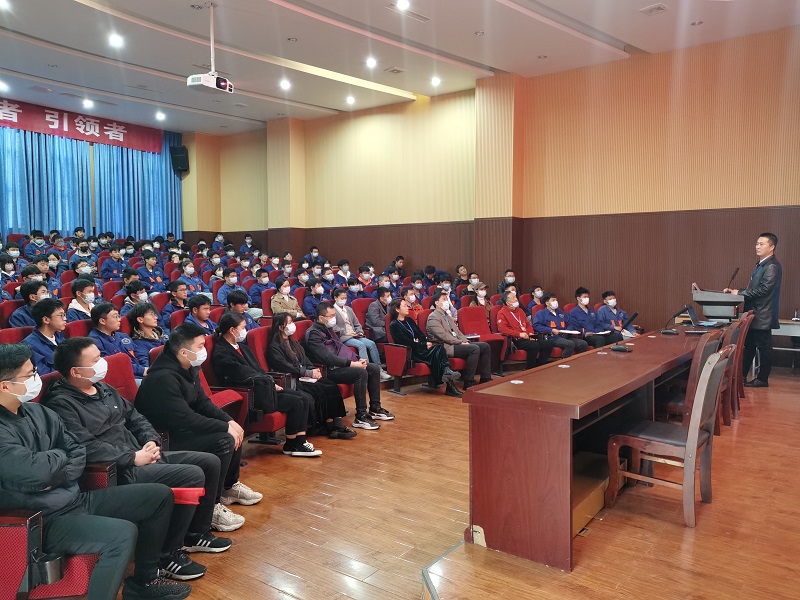 抗震救灾显担当，雷锋精神映光辉