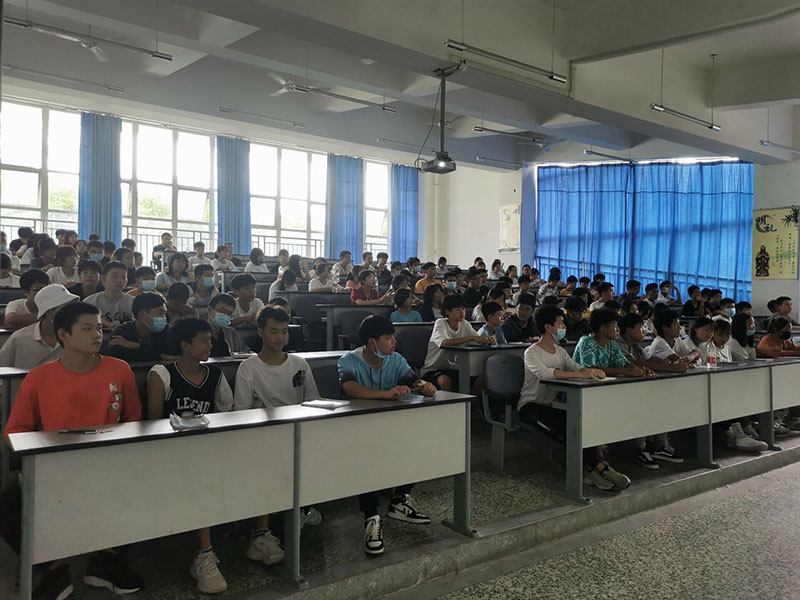 经济管理系组织开展21级新生专业介绍活动