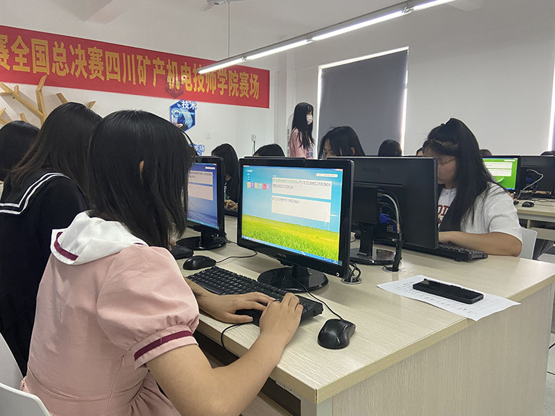 经济管理系财贸社举行第一届小键盘录入比赛