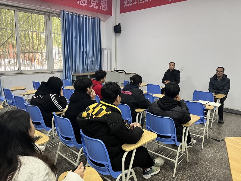 建筑与地质工程系召开系部学生会总结交流座谈会