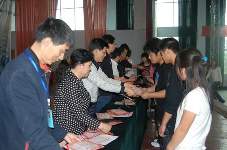 我校召开2007至2008学年第一学期奖学金表彰大会