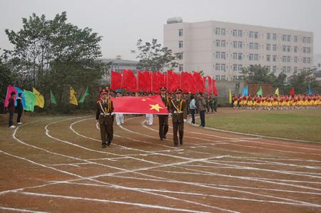 风雨拼搏　展现自我