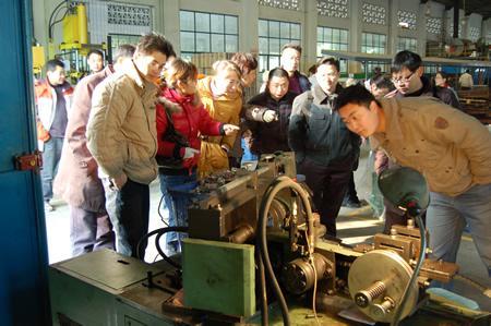 教务党支部深入企业开展活动