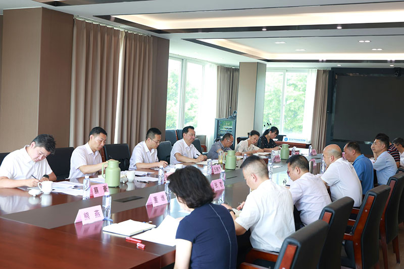 伍定一行到技师学院调研指导工作