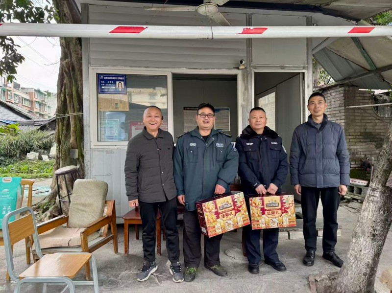 新春送暖 致敬坚守