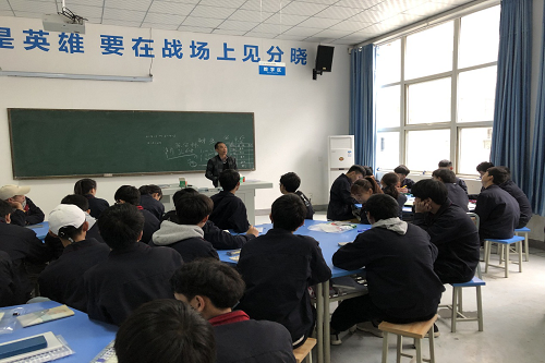 校企零距离对接,企业技术能手进课堂