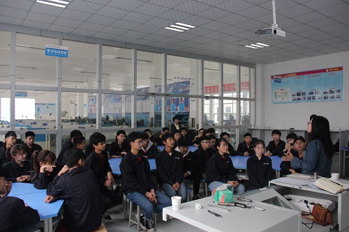 宝利根到机电工程系开展定制班学生座谈会